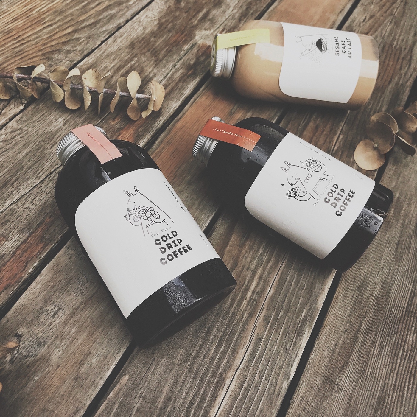 黑巧克力、水果風味、芝麻歐蕾三種不同的咖啡包裝設計