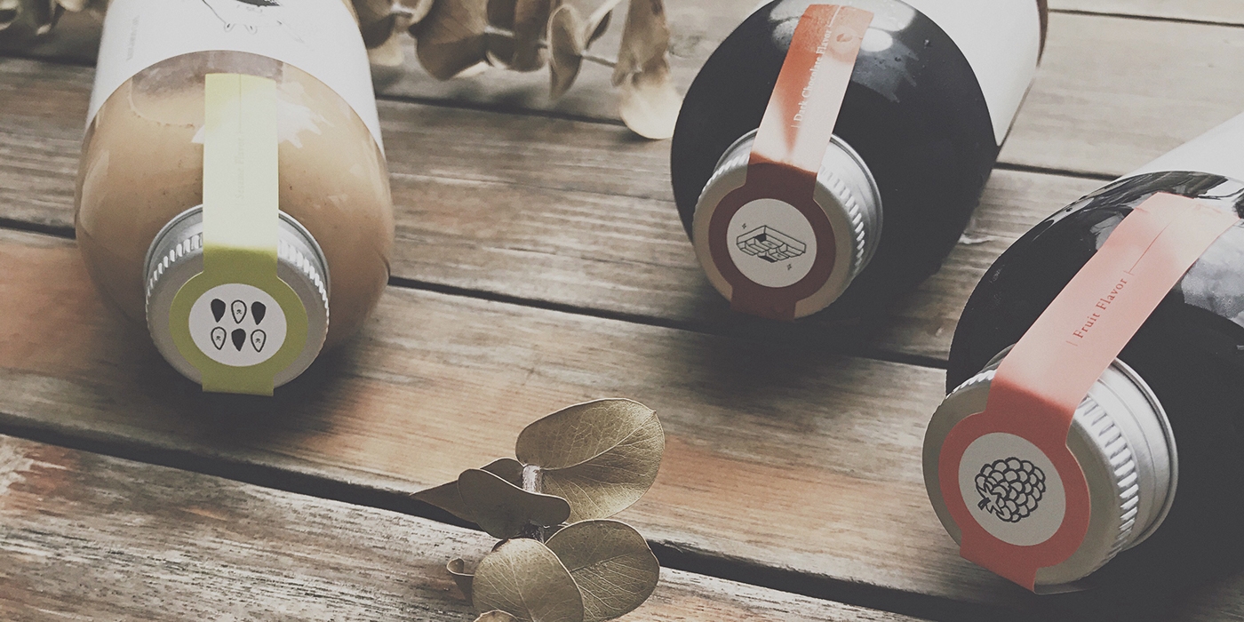 黑巧克力、水果風味、芝麻歐蕾三種不同的咖啡包裝設計