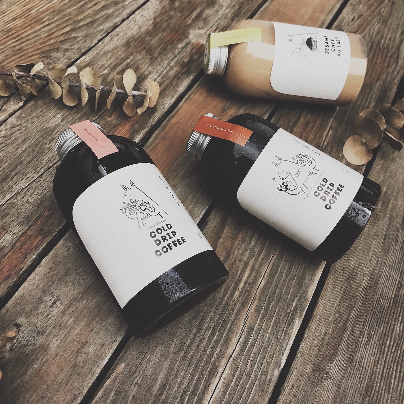 黑巧克力、水果風味、芝麻歐蕾三種不同的咖啡包裝設計