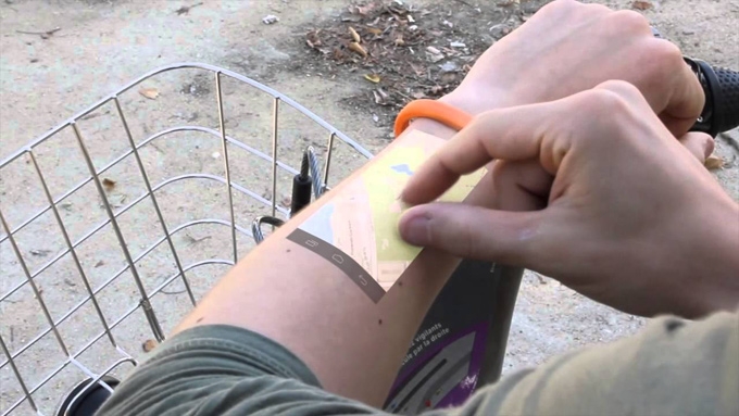 直接在手臂上玩手機？|科技產(chǎn)品設計